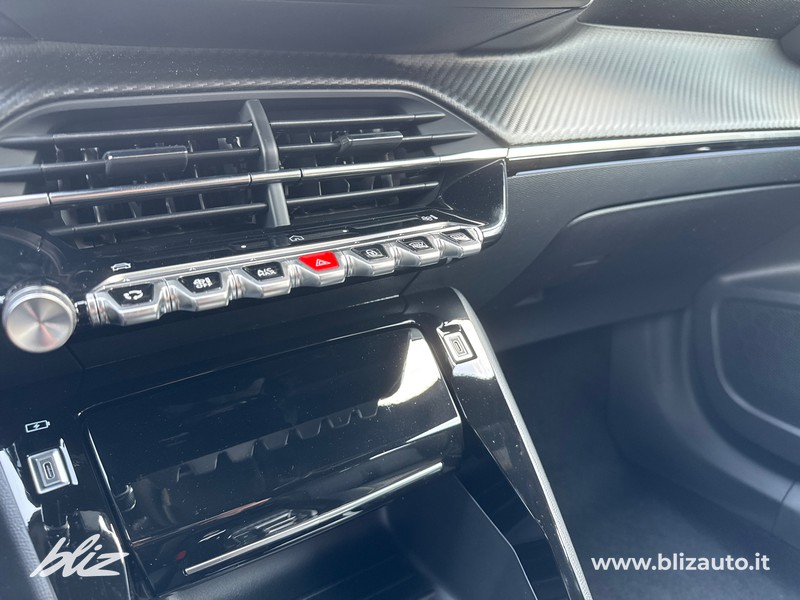 Peugeot 2008 1.2 hybrid gt 136cv e-dcs6