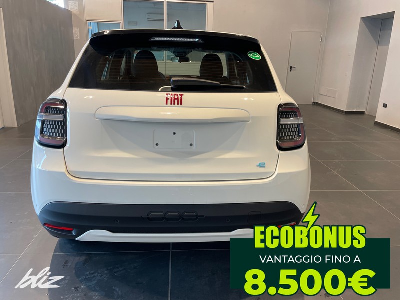 Fiat 600 54kwh red