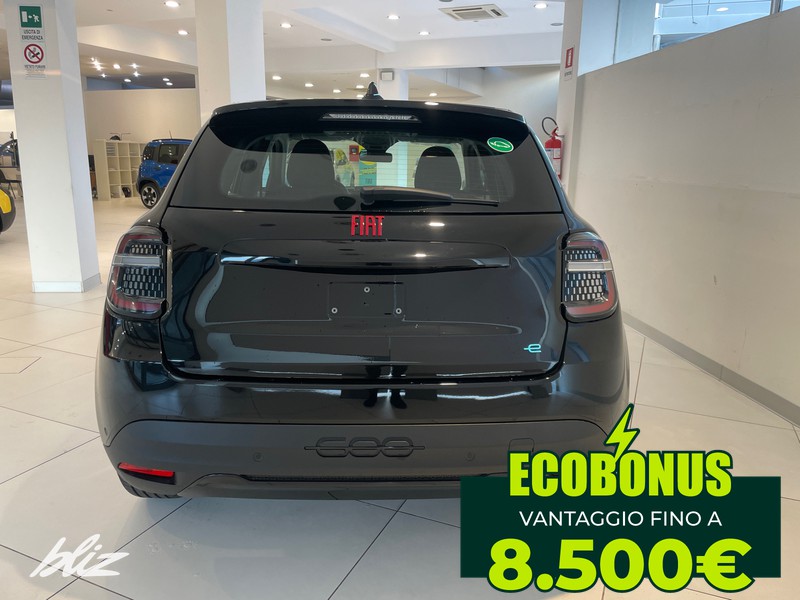 Fiat 600 54kwh red