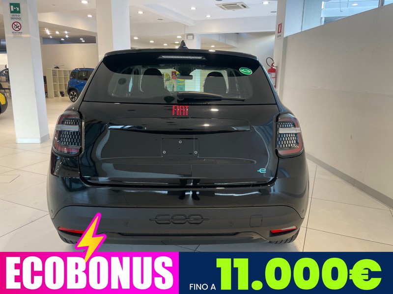 Fiat 600 54kwh red