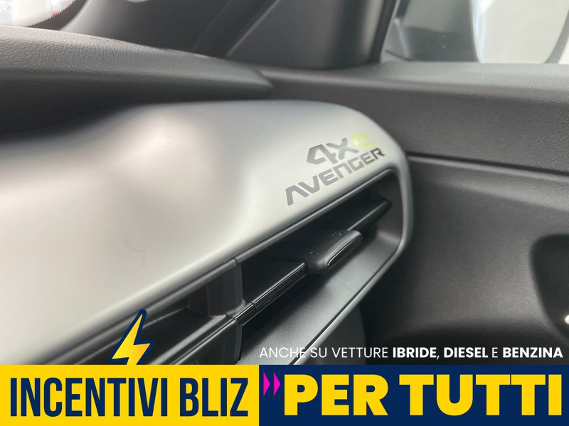 Jeep Avenger 1.2 turbo e-hybrid mhev upland 4xe 145cv edct6