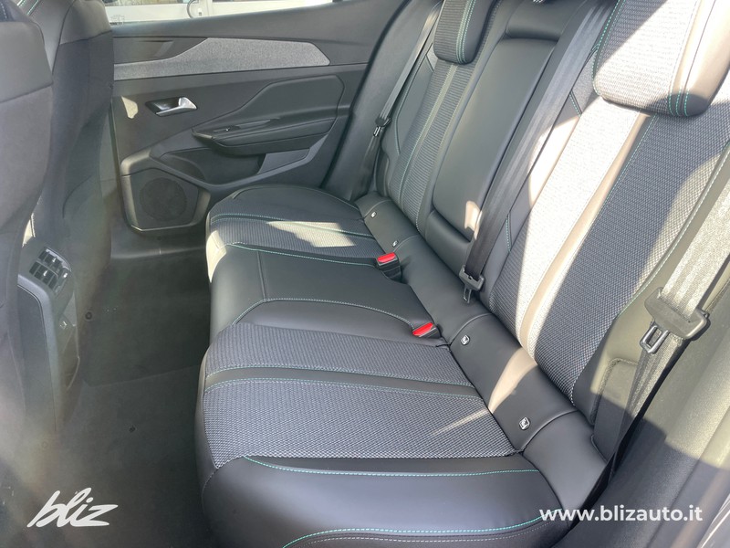 Peugeot 408 1.2 hybrid allure 145cv e-dsc6