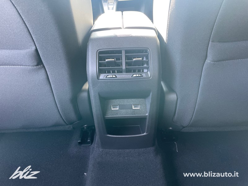 Peugeot 408 1.2 hybrid allure 145cv e-dsc6