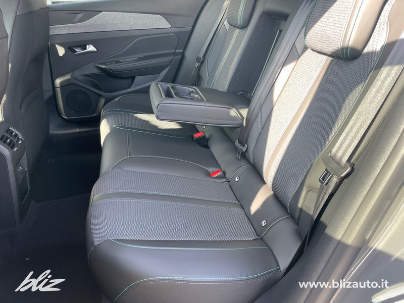 Peugeot 408 1.2 hybrid allure 145cv e-dsc6