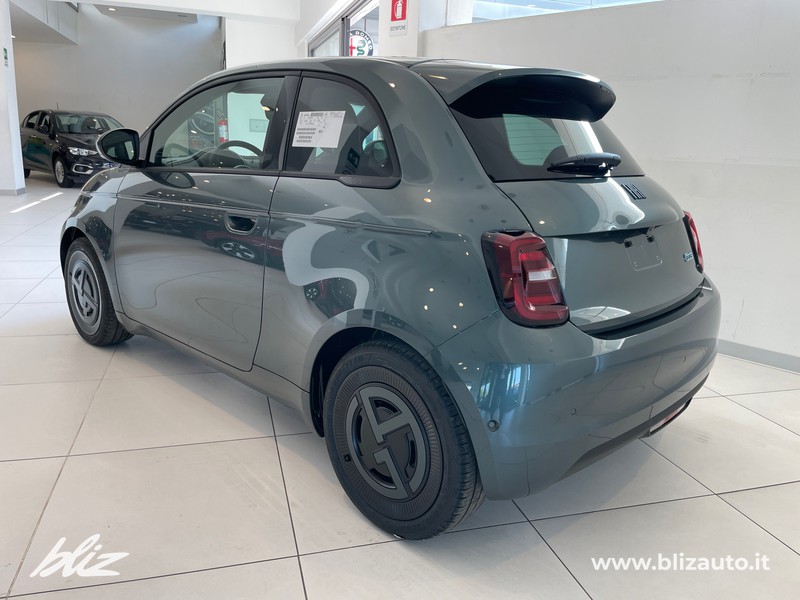 Fiat 500 500e 42 kwh giorgio armani