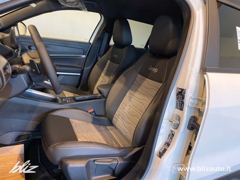 Jeep Avenger 1.2 turbo e-hybrid mhev overland 4xe 145cv edct6