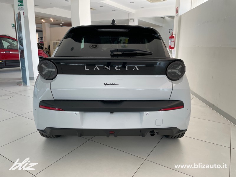 Lancia Ypsilon 1.2 mhev hf line 110cv e-dct