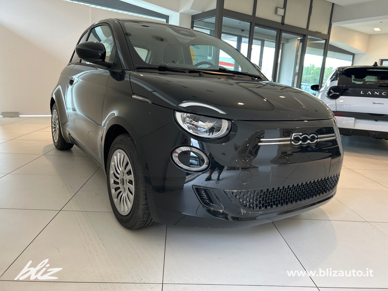 Fiat 500 500e 42 kwh entry pack tech