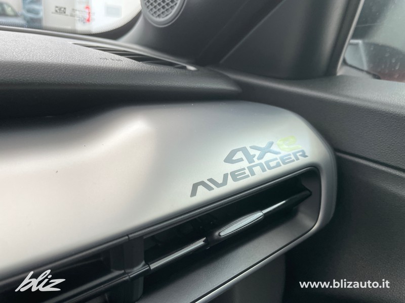 Jeep Avenger 1.2 turbo e-hybrid mhev overland 4xe 145cv edct6