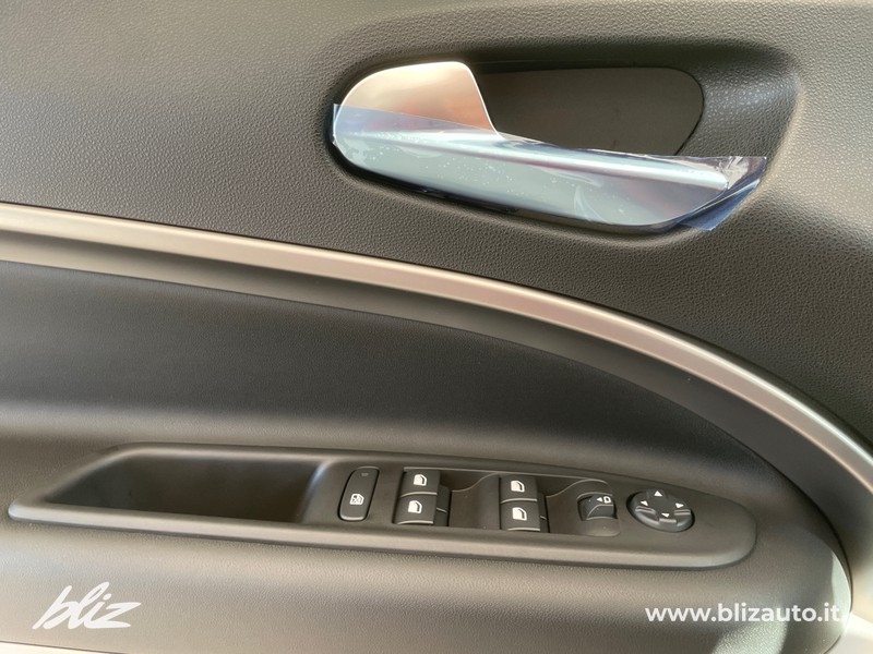 Jeep Avenger 1.2 turbo e-hybrid mhev overland 4xe 145cv edct6