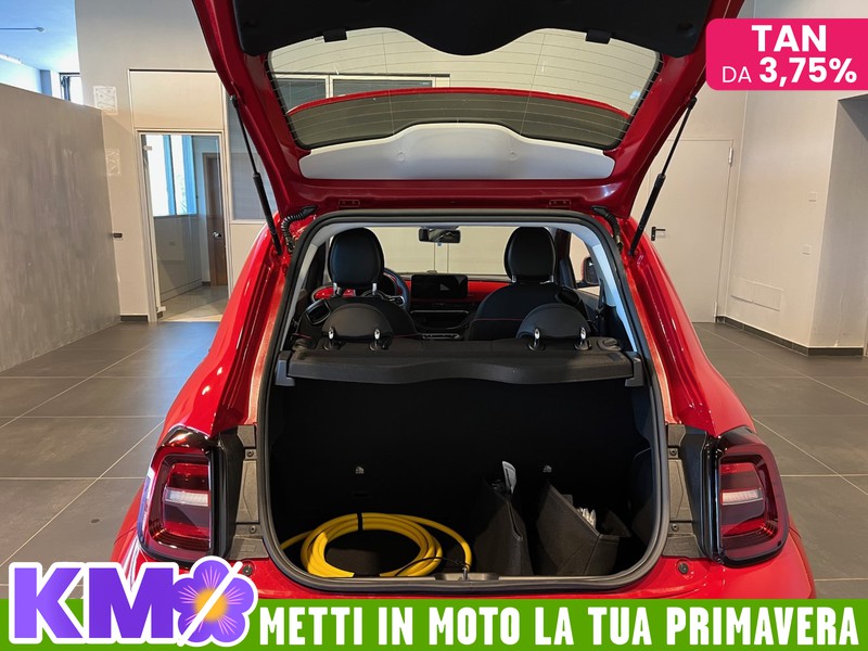 Fiat 500 500e 42 kwh (red)