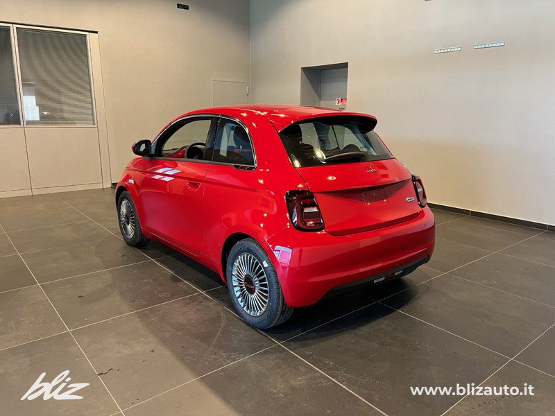 Fiat 500 500e 42 kwh (red)