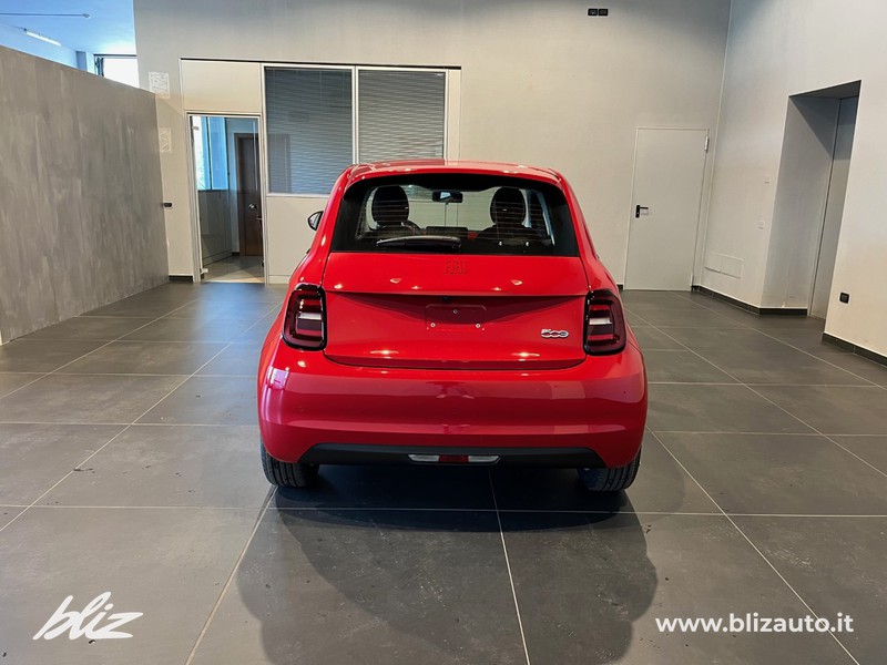 Fiat 500 500e 42 kwh (red)