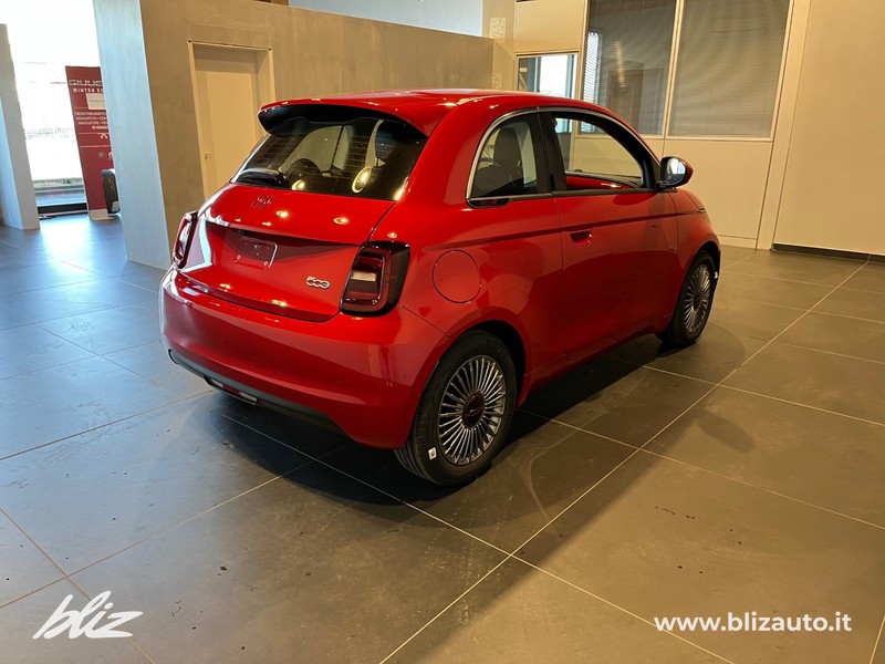 Fiat 500 500e 42 kwh (red)