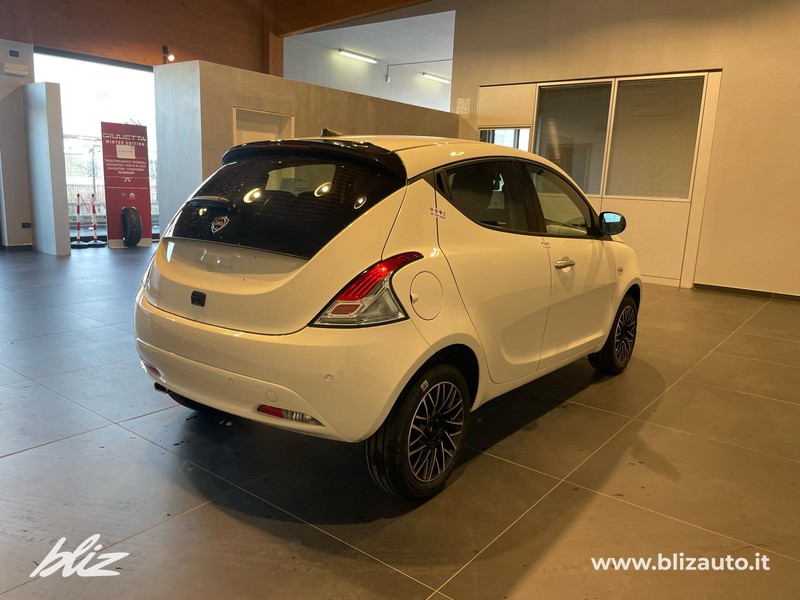 Lancia Ypsilon 1.0 firefly hybrid platino s&s 70cv