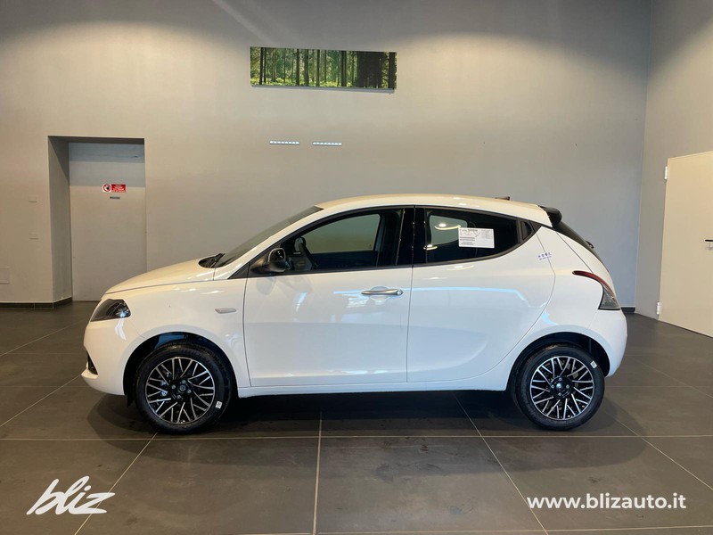 Lancia Ypsilon 1.0 firefly hybrid platino s&s 70cv