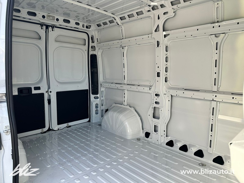 Peugeot Professional Boxer 35 l2h2 2.2 diesel 140cv s&s at8