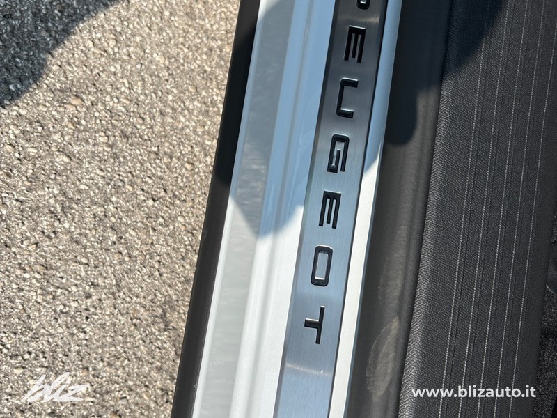 Peugeot 3008 1.2 hybrid gt 145cv e-dcs6