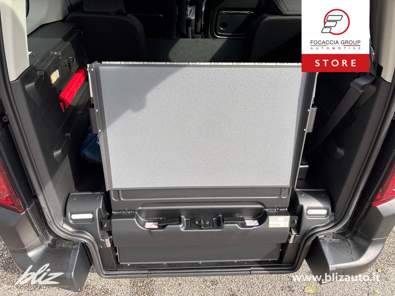 Fiat Doblò Trasporto disabili 4 + 1 con Rampa