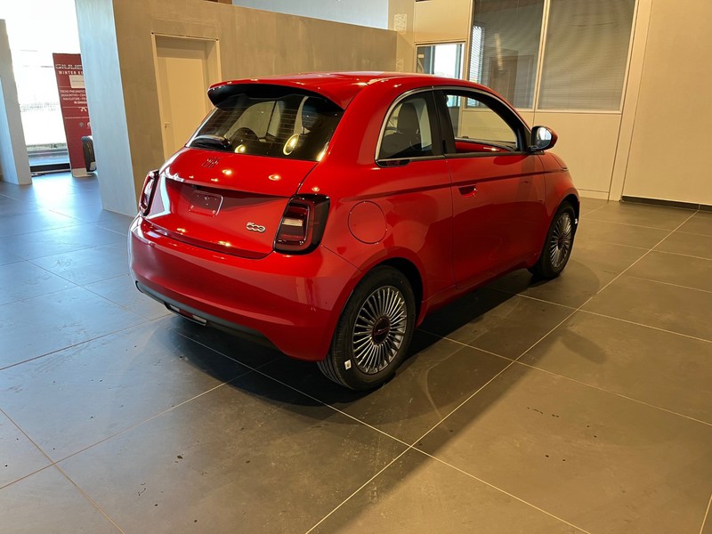 Fiat 500 500e 42 kwh (red)