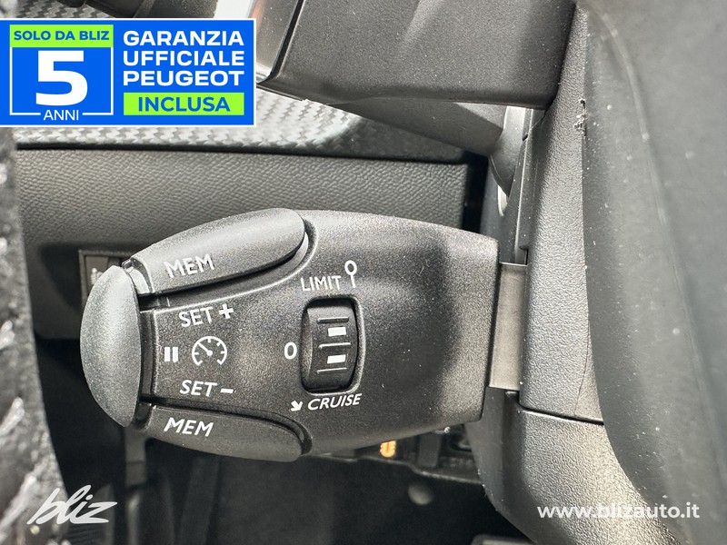 Peugeot 208 1.2 hybrid allure 145cv e-dcs 6