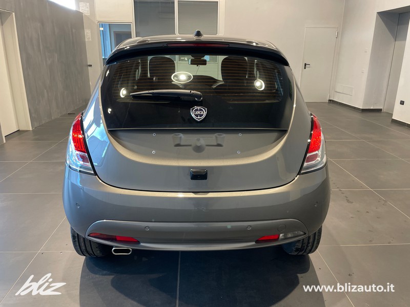 Lancia Ypsilon 1.0 firefly hybrid platino s&s 70cv