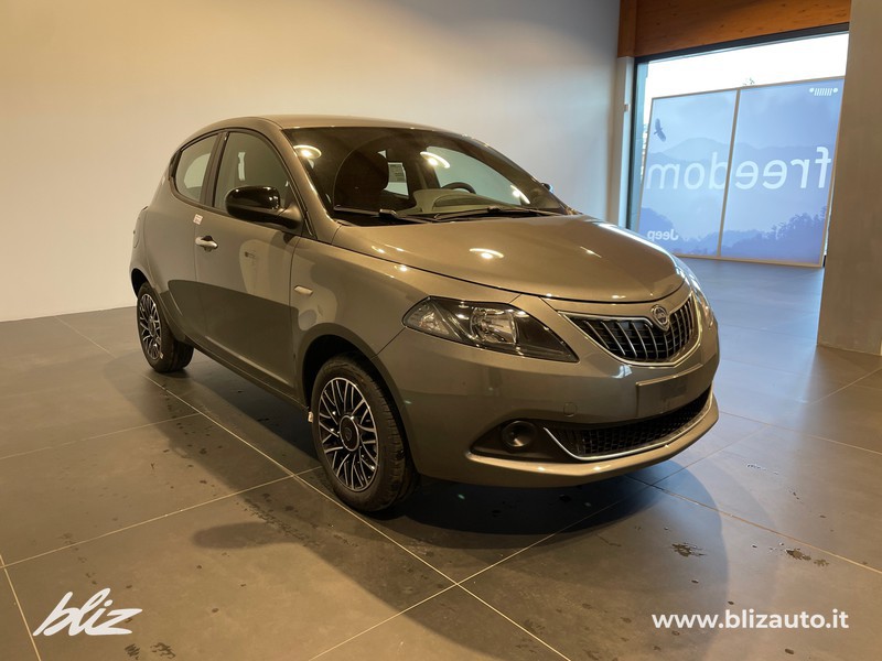 Lancia Ypsilon 1.0 firefly hybrid platino s&s 70cv