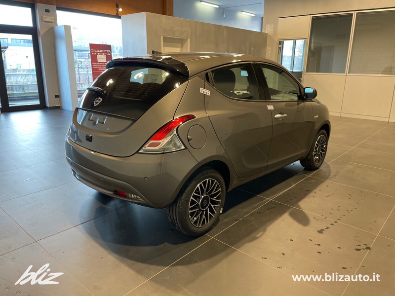 Lancia Ypsilon 1.0 firefly hybrid platino s&s 70cv