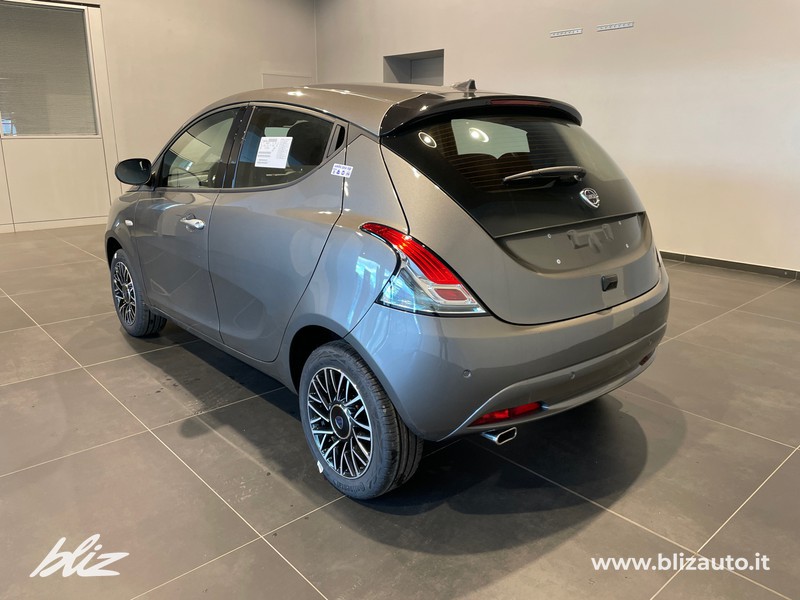 Lancia Ypsilon 1.0 firefly hybrid platino s&s 70cv