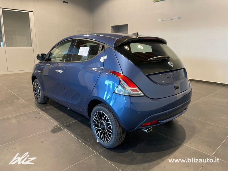 Lancia Ypsilon 1.0 firefly hybrid platino s&s 70cv