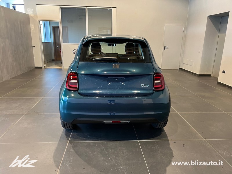 Fiat 500 Nuova Hatchback My23 La Nuova 500 - 320 Berlina