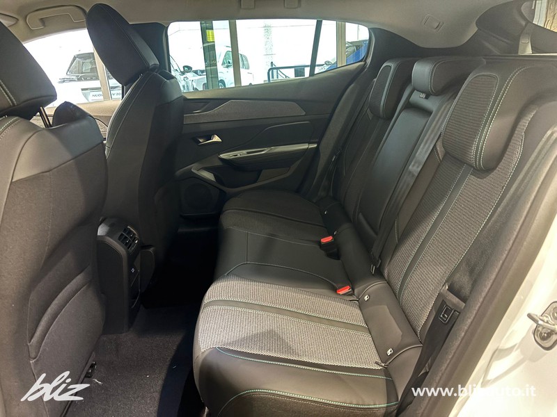 Peugeot 408 1.2 hybrid allure 145cv e-dsc6