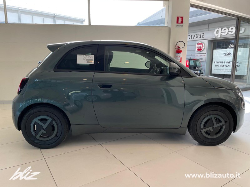 Fiat 500 500e 42 kwh giorgio armani