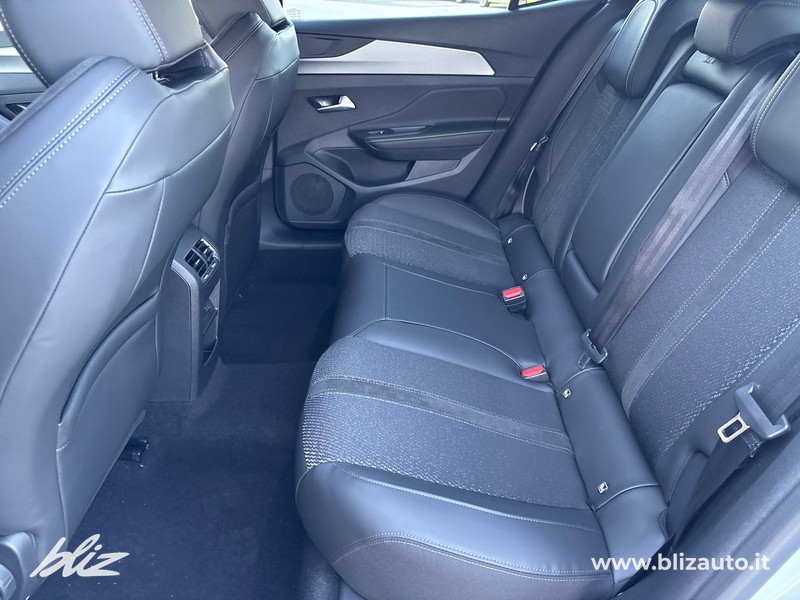 Peugeot 408 1.2 hybrid gt 145cv e-dsc6