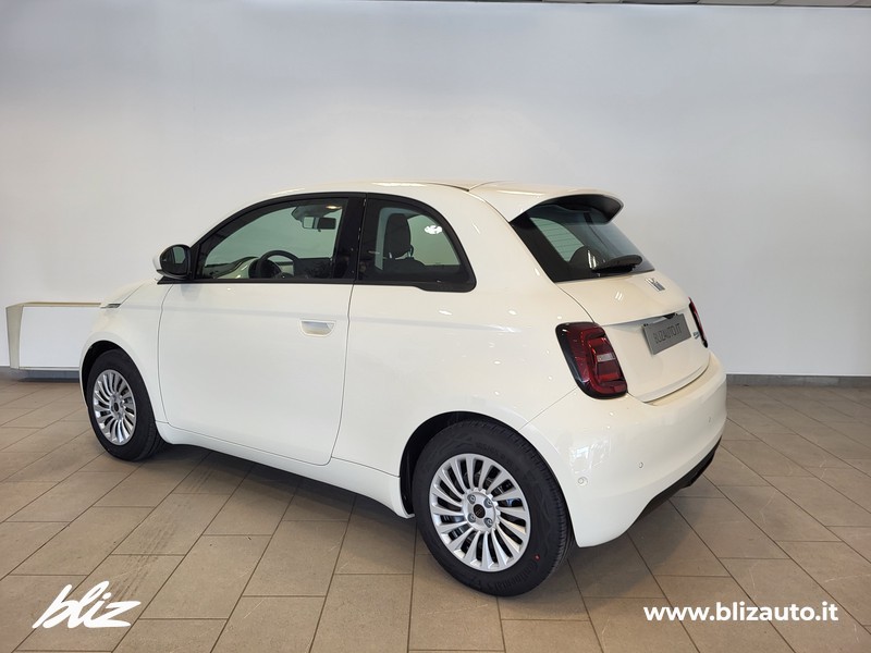 Fiat 500 500e 42 kwh entry pack tech