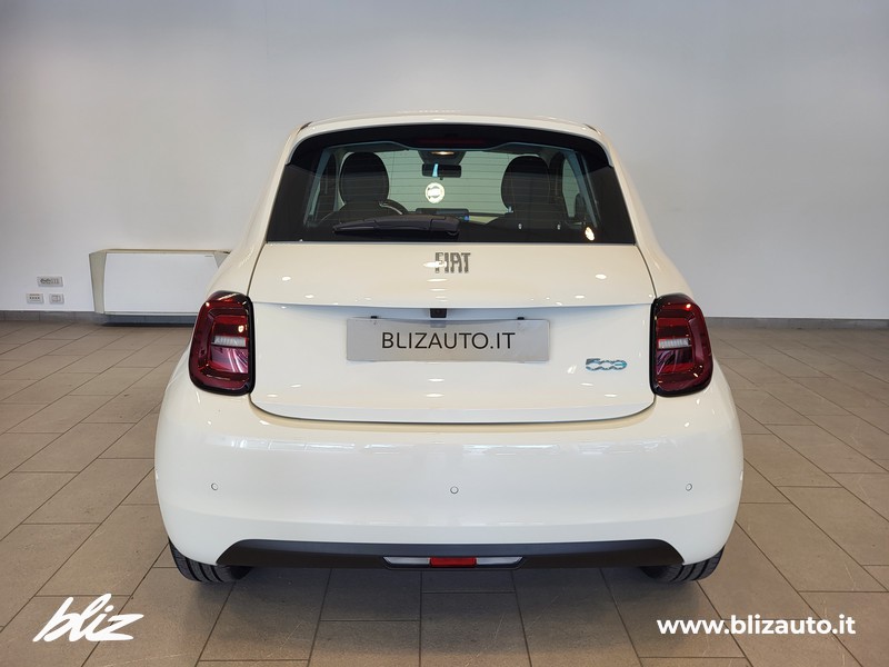 Fiat 500 500e 42 kwh entry pack tech