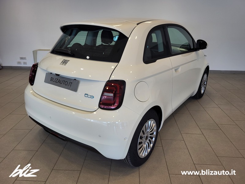 Fiat 500 500e 42 kwh entry pack tech