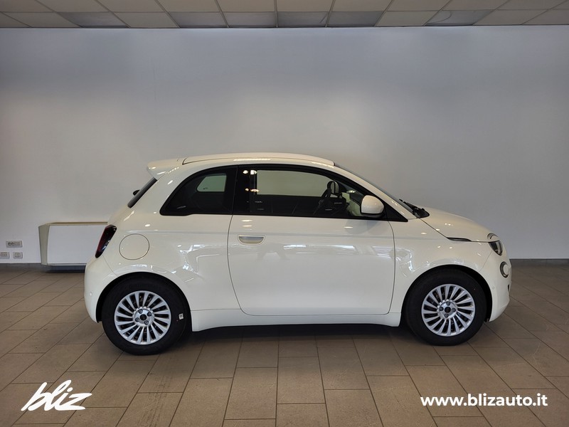 Fiat 500 500e 42 kwh entry pack tech