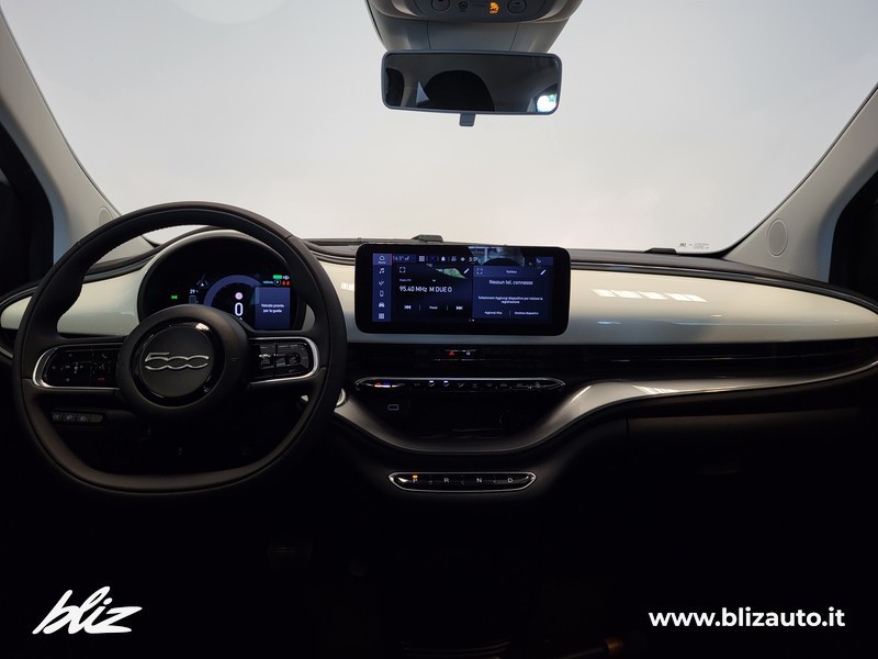 Fiat 500 500e 42 kwh entry pack tech