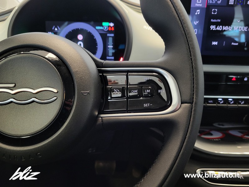 Fiat 500 500e 42 kwh entry pack tech