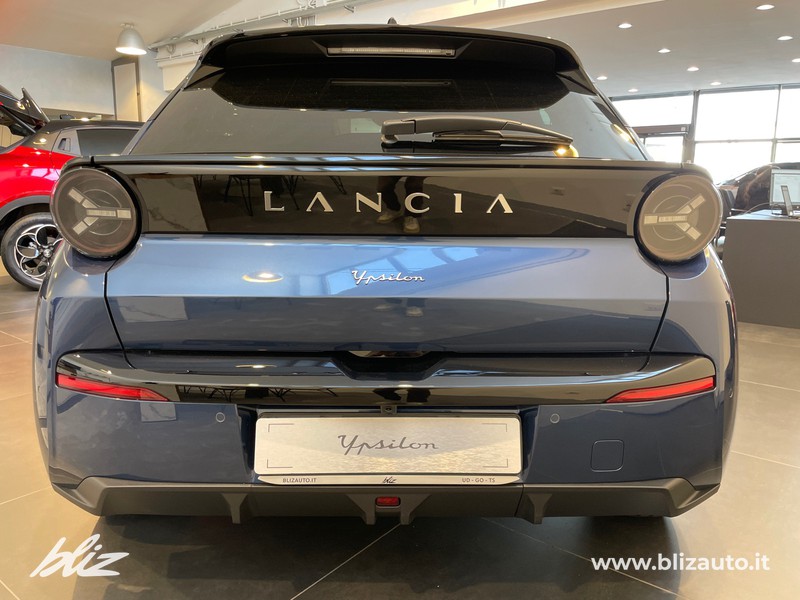 Lancia Ypsilon Nuova Edizione Limitata Cassina Bev 156cv