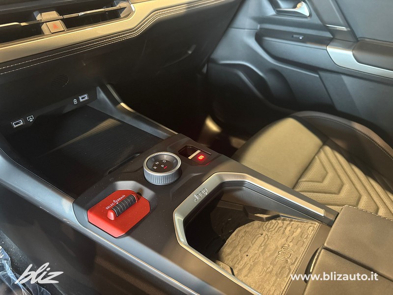 Jeep Compass 1.6 turbo e-hybrid phev first edition fwd 225cv edct7