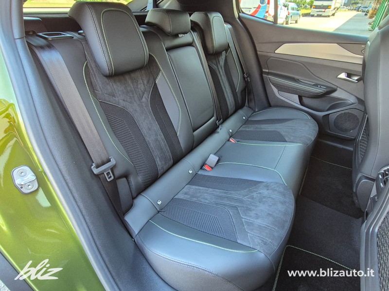 Peugeot 408 1.2 hybrid gt exclusive 145cv e-dsc6