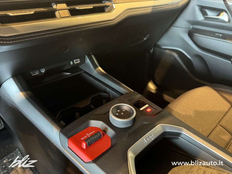 Jeep Compass 1.2 turbo e-hybrid mhev altitude fwd 145cv edct6