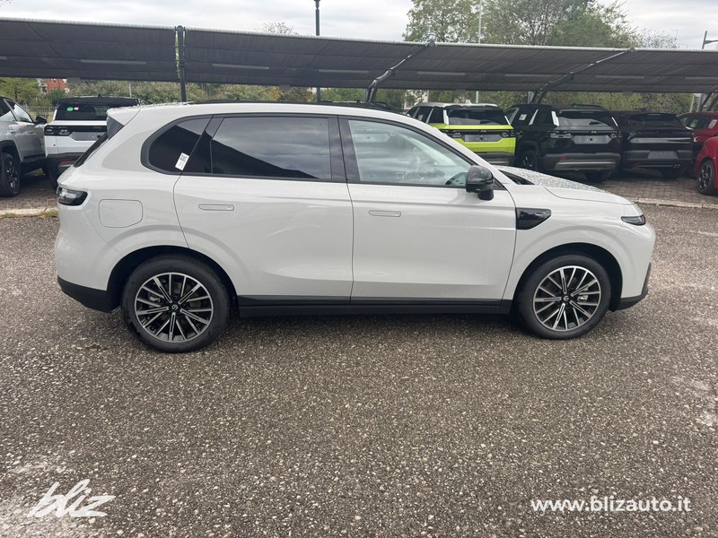 Leapmotor B10 reev hybrid design