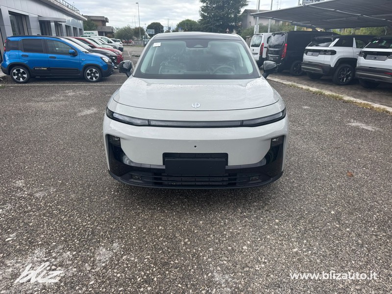 Leapmotor B10 reev hybrid design