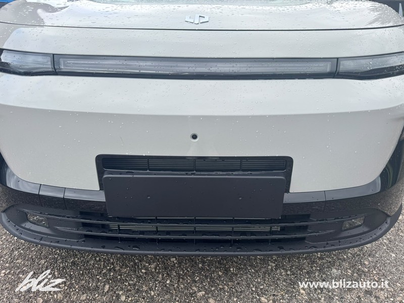 Leapmotor B10 reev hybrid design