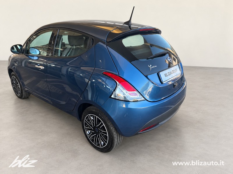 Lancia Ypsilon 1.0 firefly hybrid gold s&s 70cv