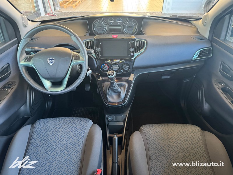 Lancia Ypsilon 1.0 firefly hybrid gold s&s 70cv