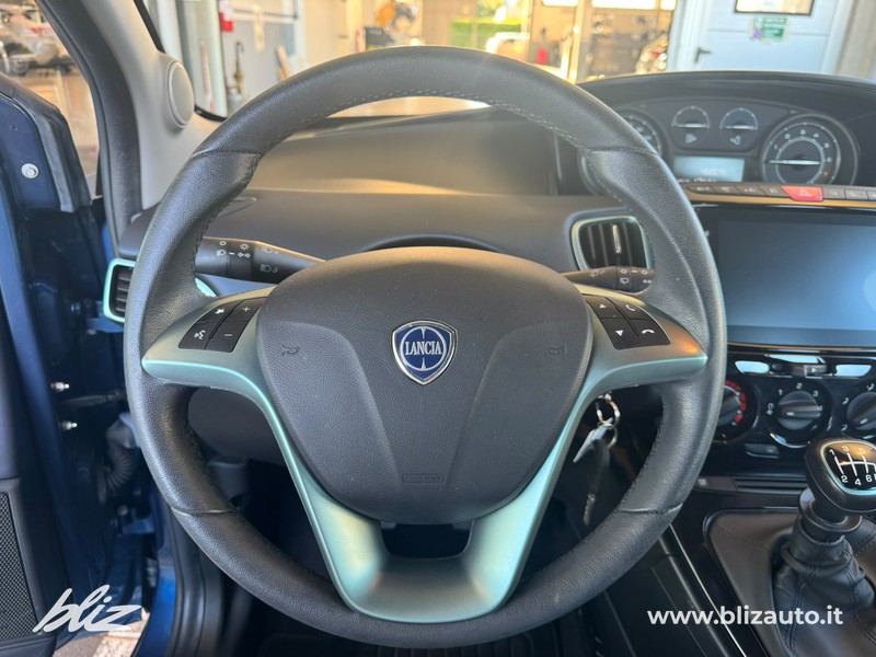 Lancia Ypsilon 1.0 firefly hybrid gold s&s 70cv